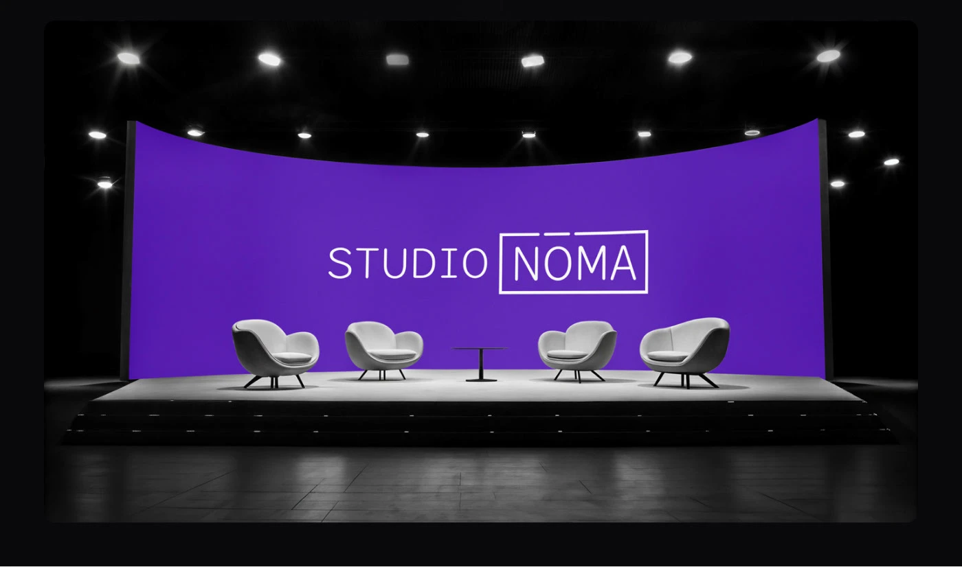 Palco de evento com o logo Studio Noma aplicado ao backdrop