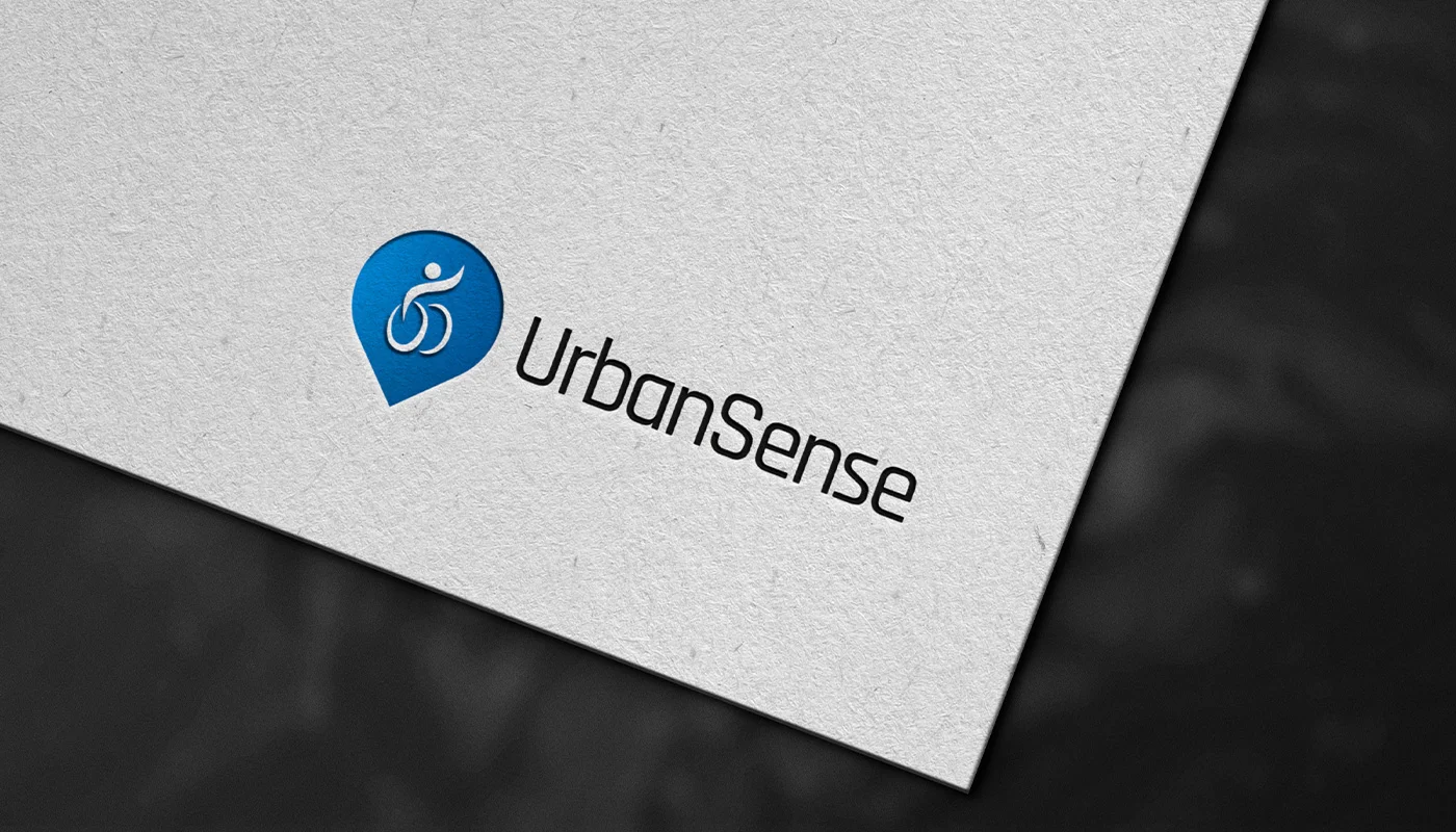 Mockup de cartão de visita UrbanSense sobre papel texturizado